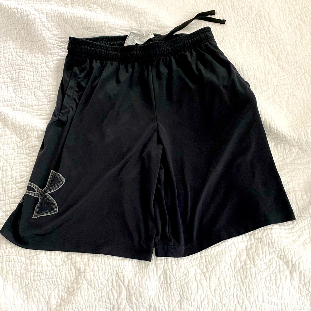 Under armour men shorts with pockets